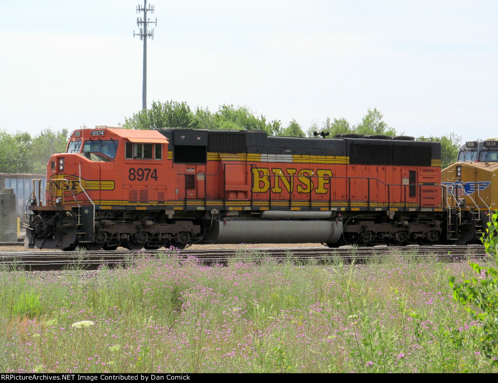 BNSF 8974